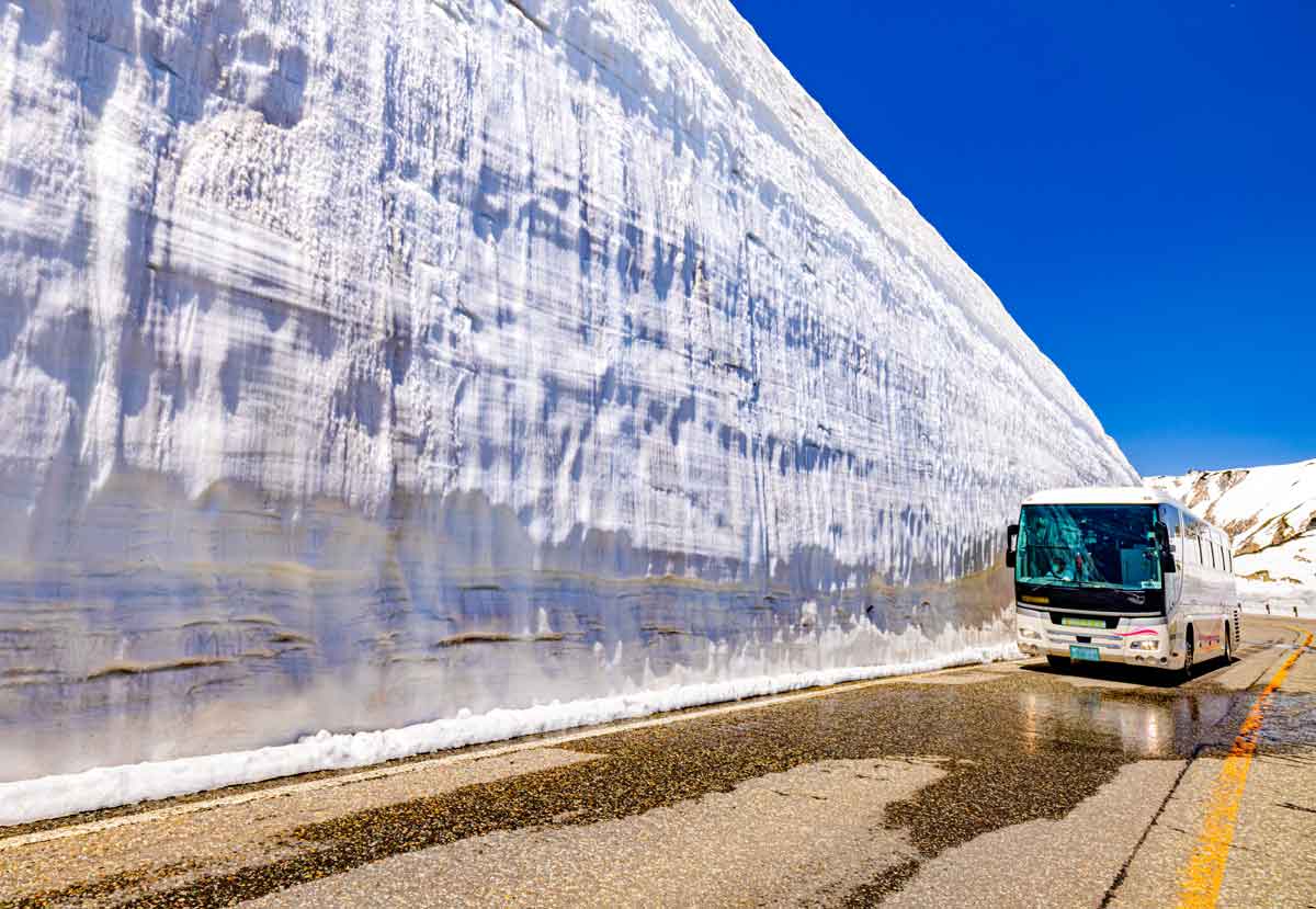 Tateyama Kurobe Alpine Route, Toyama Prefecture Snow Valley Walk