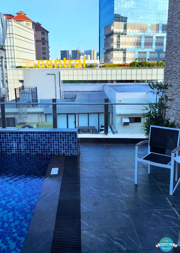 Rooftop pool at the Ibis Hotel Singapore Clark Quay
