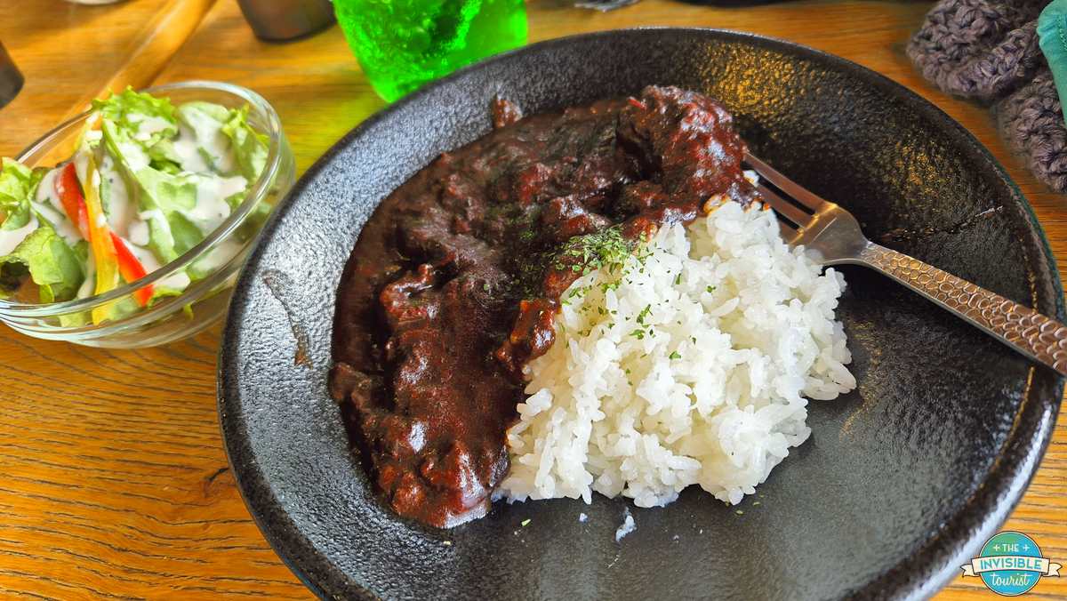 Curry rice lunch on the ski slopes at Hoshino Resorts Tomamu